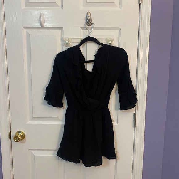 NWOT Abercrombie black ruffle romper - Picture 2 of 4